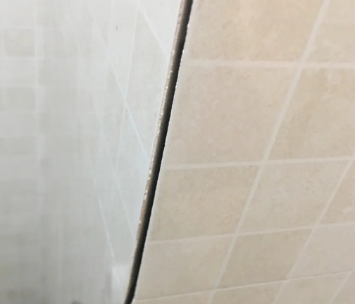 大埔瓷砖空鼓维修公司分享阳台瓷砖脱落的修复过程可以分为以下几个步骤